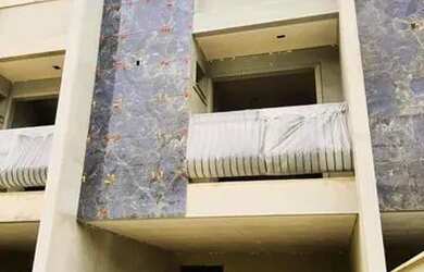 Imagem: A casa possui 3 Dormitórios, 1 Banheiro, 1 Vaga na garagem