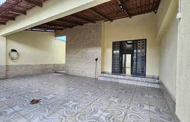 Imagem: A casa possui 2 Dormitórios, 2 Banheiros, 3 Vagas na garagem