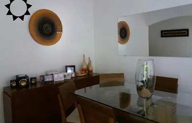 Imagem: A casa possui 3 Dormitórios, 1 Banheiro, 3 Vagas na garagem