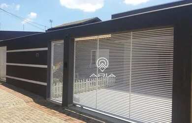 Imagem: A casa possui 5 Dormitórios, 3 Banheiros, 3 Vagas na garagem