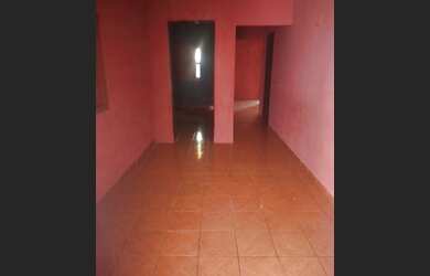 Imagem: A casa possui 3 Dormitórios, 2 Banheiros, 1 Vaga na garagem