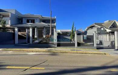 Imagem: A casa possui 3 Dormitórios, 4 Banheiros, 4 Vagas na garagem