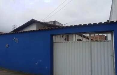 Imagem: A casa possui 2 Dormitórios, 2 Banheiros, 3 Vagas na garagem