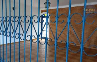 Imagem: A casa possui 3 Dormitórios, 4 Banheiros, 4 Vagas na garagem