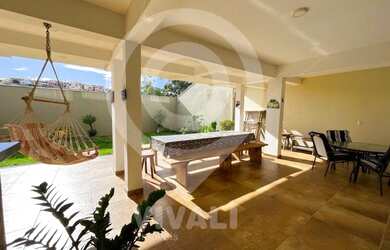 Imagem: A casa à venda possui 4 Dormitórios, 5 Banheiros, 4 Vagas