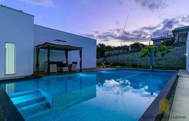 Imagem: A casa em condomínio possui 5 Dormitórios, 5 Banheiros, 5