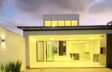 Imagem: A casa em condomínio à venda possui 4 Dormitórios, 5 Banheiros