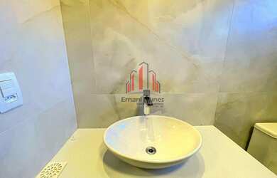 Imagem: A casa em condomínio possui 4 Dormitórios, 5 Banheiros, 4