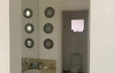 Imagem: A casa em condomínio possui 4 Dormitórios, 5 Banheiros, 5