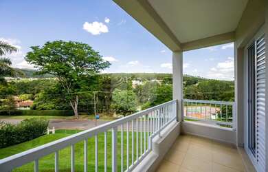 Imagem: A casa em condomínio possui 4 Dormitórios, 5 Banheiros, 4