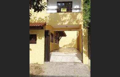 Imagem: A casa em condomínio possui 4 Dormitórios, 4 Banheiros, 4