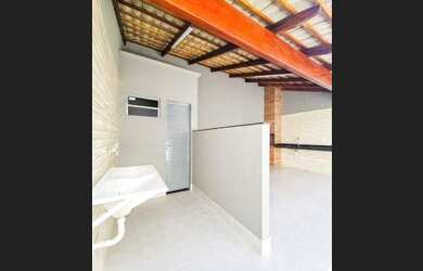 Imagem: A casa possui 2 Dormitórios, 1 Banheiro, 1 Vaga na garagem