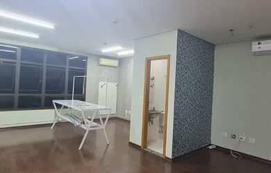 Imagem: O depósito possui 2 Vagas na garagem, 38m² de Área e está