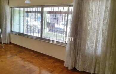 Imagem: A casa possui 3 Dormitórios, 3 Banheiros, 5 Vagas na garagem