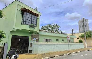 Imagem: A casa possui 3 Dormitórios, 4 Banheiros, 1 Vaga na garagem