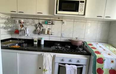 Imagem: O apartamento possui 2 Dormitórios, 1 Banheiro, 1 Vaga na garagem