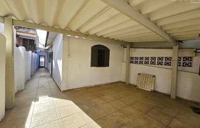 Imagem: A casa possui 2 Dormitórios, 1 Banheiro, 1 Vaga na garagem