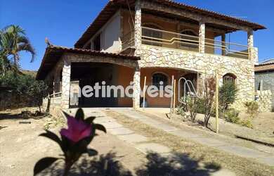 Imagem: A casa possui 3 Dormitórios, 2 Banheiros, 5 Vagas na garagem