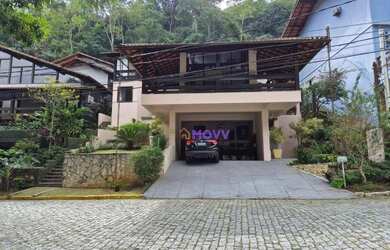 Imagem: A casa em condomínio possui 4 Dormitórios, 2 Banheiros, 2