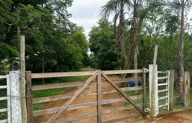 Imagem: A chácara possui 4.000m² de Área e está localizado em Sítios