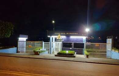 Imagem: A casa possui 3 Dormitórios, 1 Banheiro, 1 Vaga na garagem