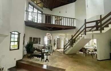 Imagem: A casa possui 3 Dormitórios, 3 Banheiros, 4 Vagas na garagem