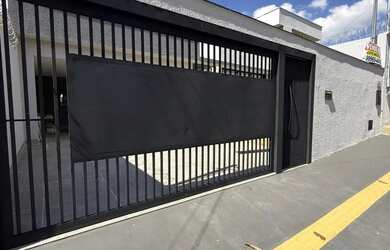 Imagem: A casa possui 4 Dormitórios, 5 Banheiros, 5 Vagas na garagem