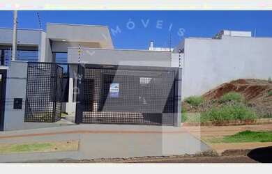 Imagem: A casa possui 2 Dormitórios, 2 Banheiros, 1 Vaga na garagem