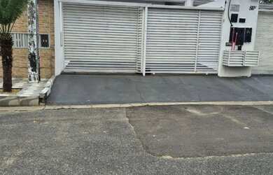 Imagem: A casa possui 3 Dormitórios, 2 Banheiros, 250m² de Área e