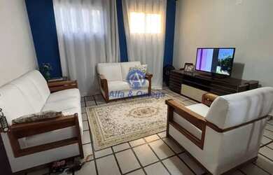 Imagem: A casa possui 3 Dormitórios, 2 Banheiros, 4 Vagas na garagem