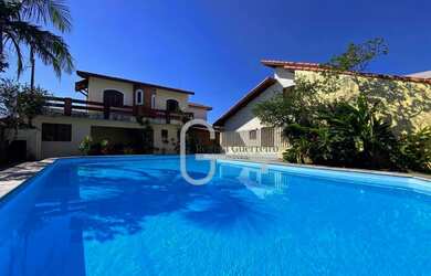 Imagem: A casa possui 2 Dormitórios, 2 Banheiros, 3 Vagas na garagem