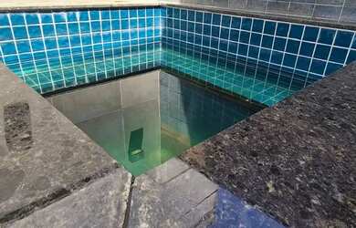 Imagem: A casa possui 5 Dormitórios, 3 Banheiros, 2 Vagas na garagem