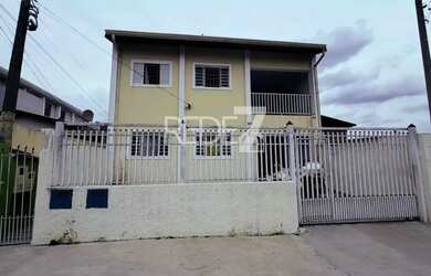 Imagem: A casa possui 5 Dormitórios, 4 Banheiros, 2 Vagas na garagem