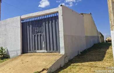 Imagem: A casa possui 2 Dormitórios, 1 Banheiro, 1 Vaga na garagem