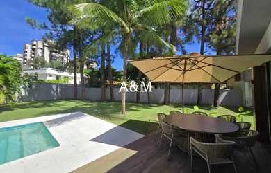 Imagem: A casa em condomínio possui 4 Dormitórios, 5 Banheiros, 4