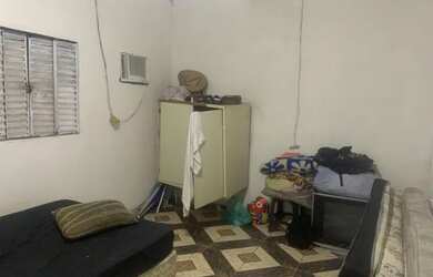 Imagem: A casa possui 1 Dormitório, 1 Banheiro, 1 Vaga na garagem e