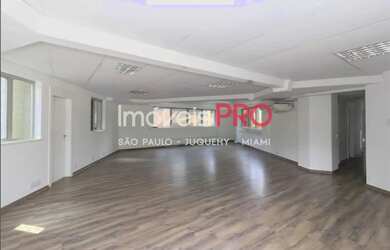 Imagem: O depósito possui 5 Vagas na garagem e 231m² de Área e está