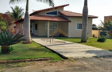 Imagem: A casa em condomínio possui 3 Dormitórios, 2 Banheiros, 5