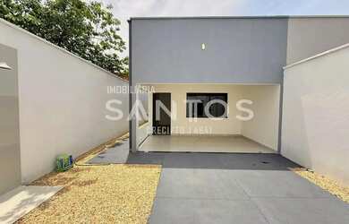 Imagem: A casa possui 2 Dormitórios, 2 Banheiros, 2 Vagas na garagem