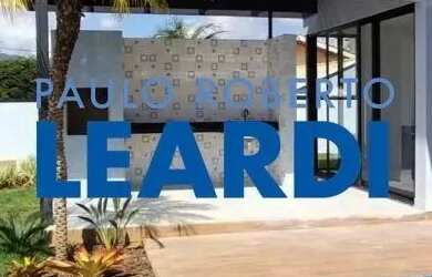 Imagem: A casa possui 3 Dormitórios, 5 Banheiros, 2 Vagas na garagem