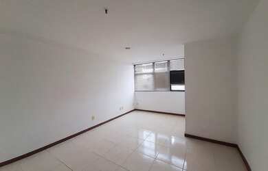 Imagem: O depósito possui 2 Vagas na garagem, 60m² de Área e está