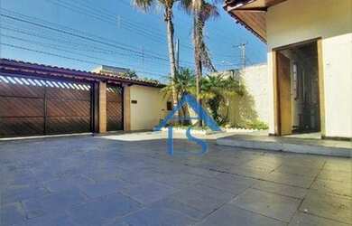 Imagem: A casa possui 3 Dormitórios, 3 Banheiros, 3 Vagas na garagem