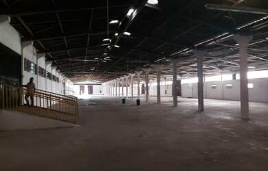 Imagem: O depósito possui 5 Vagas na garagem, 2.400m² de Área e