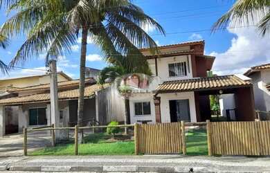 Imagem: A casa em condomínio e possui 3 Dormitórios, Suítes, 1 Banheiro