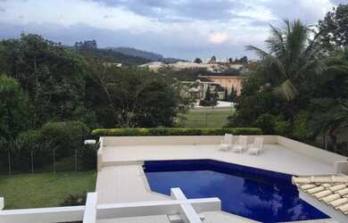 Imagem: A casa em condomínio possui 4 Dormitórios, 5 Banheiros, 5