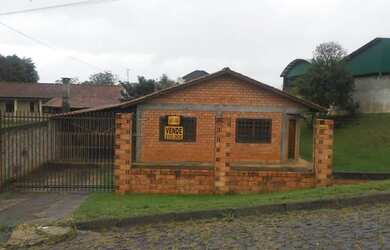 Imagem: A casa possui 3 Dormitórios, 2 Banheiros, 1 Vaga na garagem