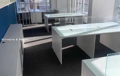 Imagem: O depósito possui 5 Vagas na garagem e 216m² de Área e está