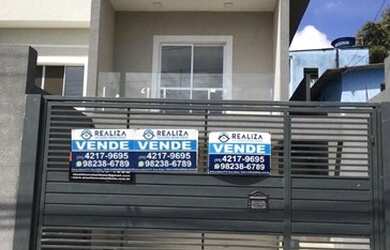 Imagem: A casa possui 2 Dormitórios, 2 Banheiros, 2 Vagas na garagem