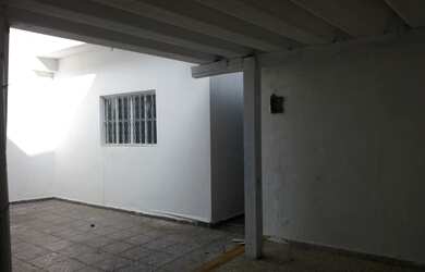 Imagem: A casa possui 2 Dormitórios, 2 Banheiros, 5 Vagas na garagem