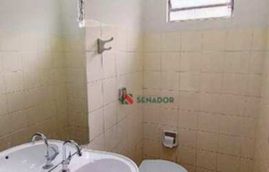 Imagem: O depósito possui 2 Vagas na garagem, 126m² de Área e está